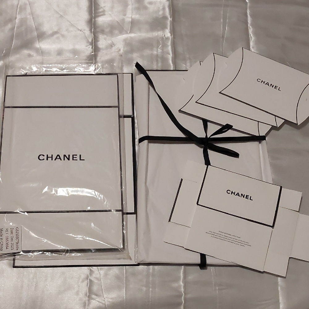 Brand New CHANEL White & Black Gift Packing Set
